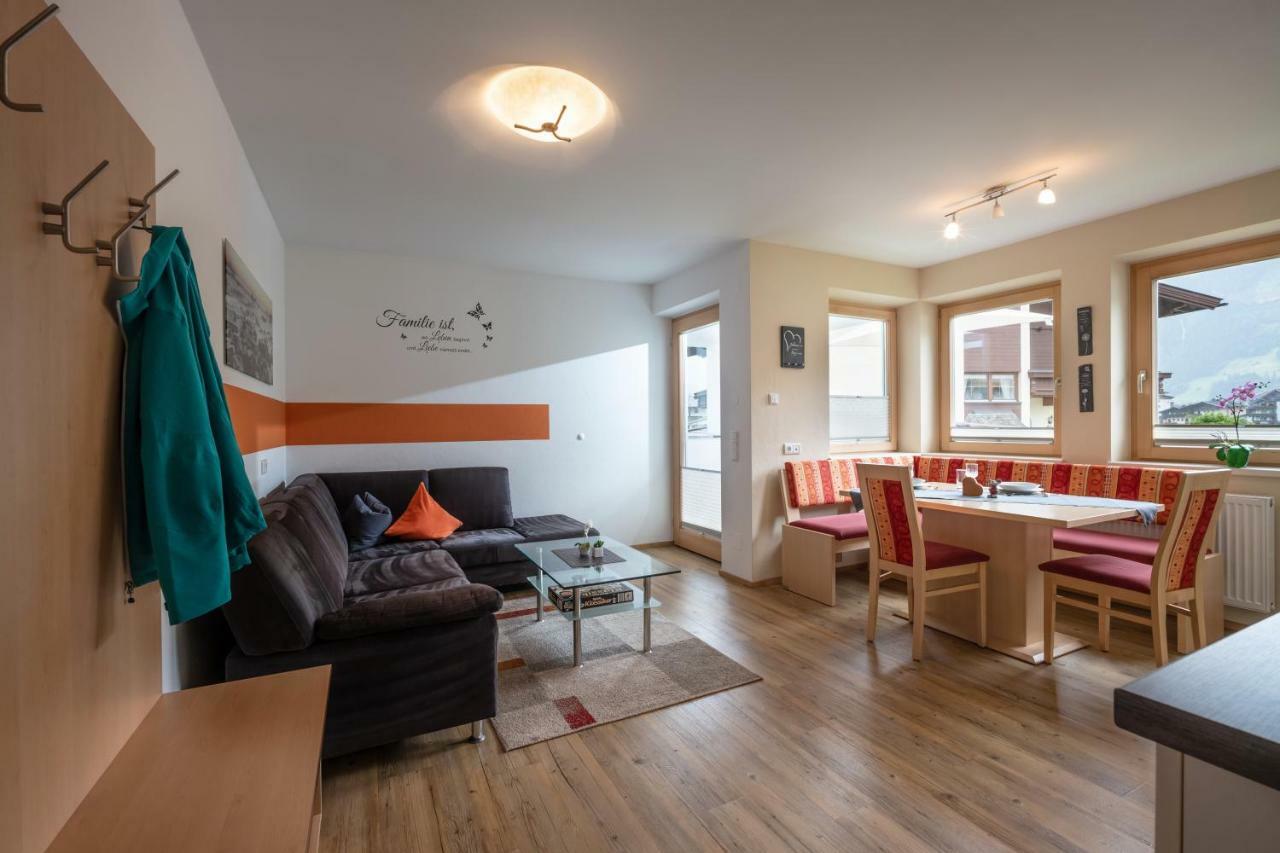 Ferienwohnung Taschler Ramsau im Zillertal Pokoj fotografie
